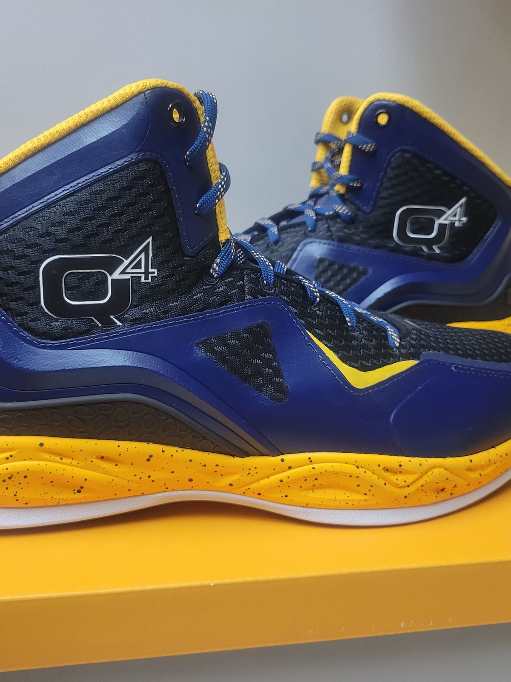 Men's High-Top Athletic Sneakers in Blue and Yellow
